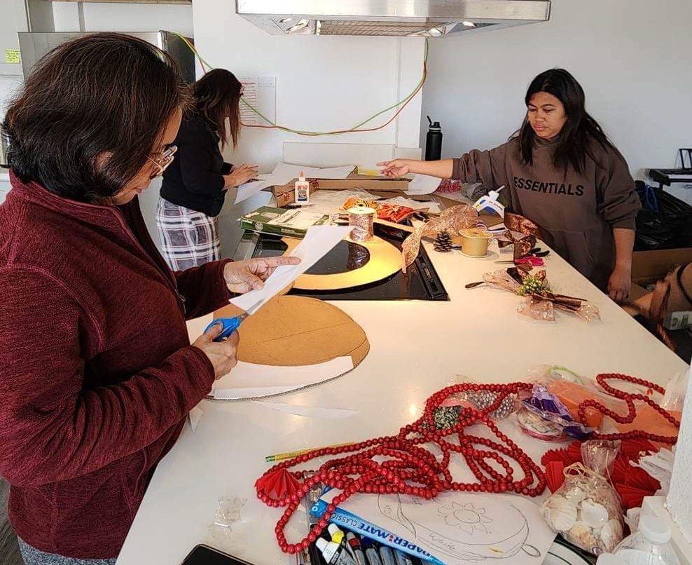 A Philippine Parol in Las Vegas – International teachers share a cultural tradition